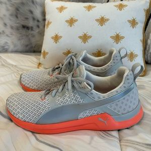PUMA Women's Pulse XT Geo Cross-Training Shoe light gray bright orange size 7.5